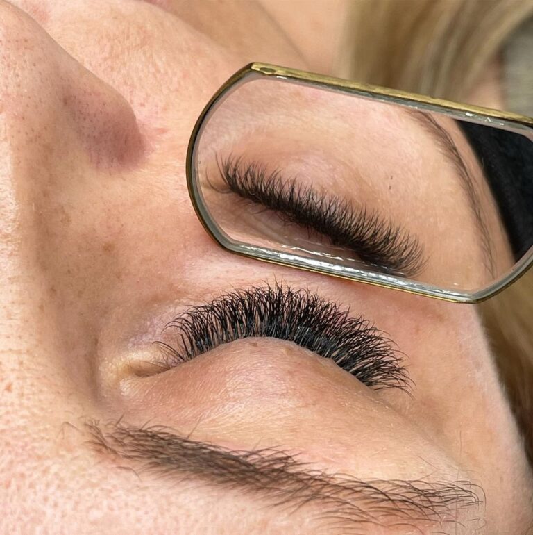 Luscious Lashes: Discover Perfect Eyelash Extensions for Every Look